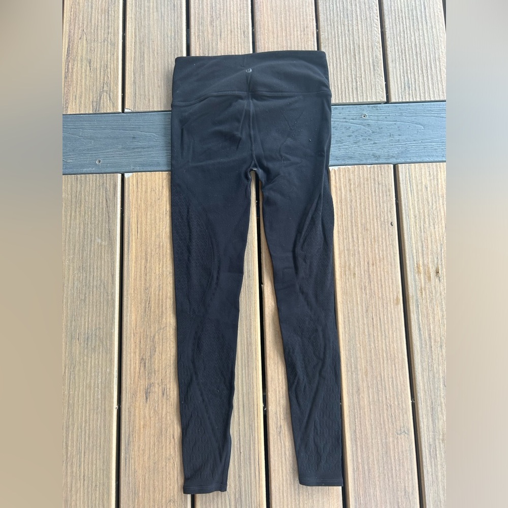 LULULEMON WOMENS LEGGINGS WITH DETAILING, PERFECT CONDITION SIZE 8